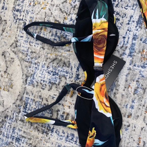 Flower bikini - Picture 4 of 6